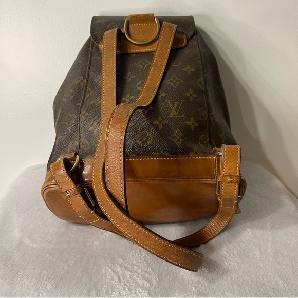 Authentic Louis Vuitton montsouris mm - Picture 8 of 13
